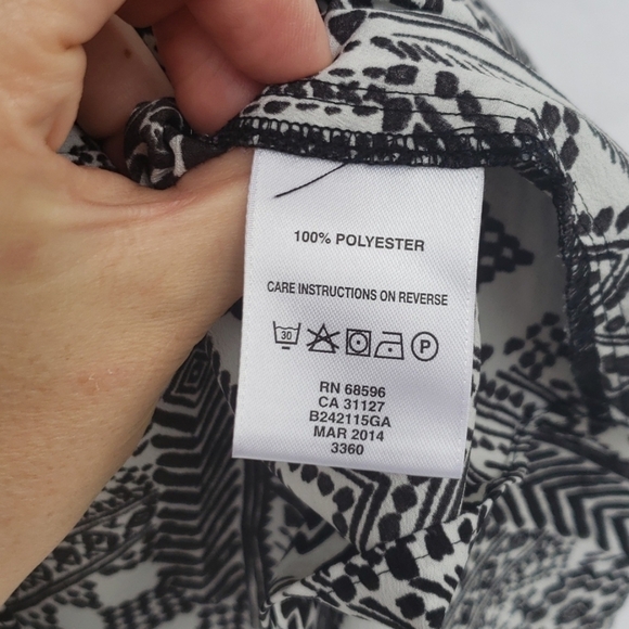 DKNYC Black Geometric Print Sleeveless Career Blouse - Picture 4 of 5